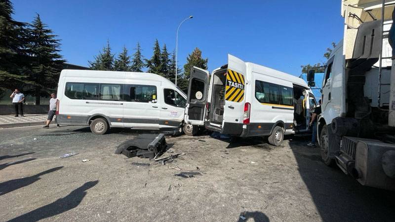 Gaziantep’te işçi servisleri çarpıştı: 21 yaralı