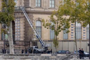 Louvre soygununda kullanılan vinci paylaştılar: Mücevherlerinizi sessizce taşır